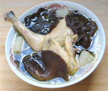 竹荪黑木耳炖鸡汤怎么做，竹荪黑木耳炖鸡汤怎么做好吃，竹荪黑木耳炖鸡汤做法