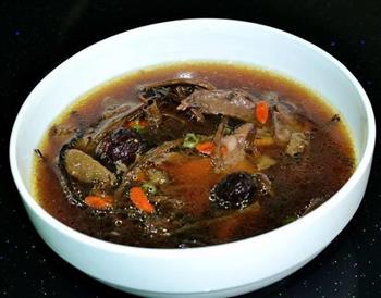 茶树菇鸽子汤怎么做，茶树菇鸽子汤怎么做好吃，茶树菇鸽子汤做法