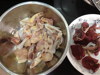 红菇炖鸡怎么做，红菇炖鸡怎么做好吃，红菇炖鸡做法