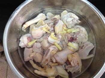 红菇炖鸡怎么做，红菇炖鸡怎么做好吃，红菇炖鸡做法