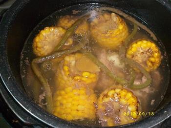 酸豆角玉米排骨汤怎么做，酸豆角玉米排骨汤怎么做好吃，酸豆角玉米排骨汤做法