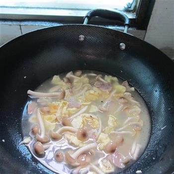 蛋皮姬菇肉片汤怎么做，蛋皮姬菇肉片汤怎么做好吃，蛋皮姬菇肉片汤做法