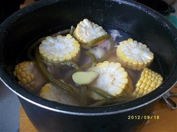 酸豆角玉米排骨汤怎么做，酸豆角玉米排骨汤怎么做好吃，酸豆角玉米排骨汤做法