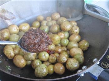 酱焖小土豆怎么做，酱焖小土豆怎么做好吃，酱焖小土豆做法