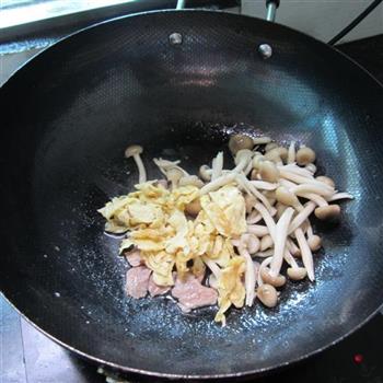 蛋皮姬菇肉片汤怎么做，蛋皮姬菇肉片汤怎么做好吃，蛋皮姬菇肉片汤做法