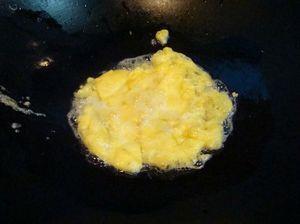 西红柿鸡蛋炒年糕怎么做，西红柿鸡蛋炒年糕怎么做好吃，西红柿鸡蛋炒年糕做法
