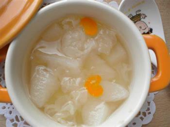 雪梨银耳糖水怎么做，雪梨银耳糖水怎么做好吃，雪梨银耳糖水做法