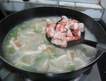 菌菇豌豆海虾汤怎么做，菌菇豌豆海虾汤怎么做好吃，菌菇豌豆海虾汤做法