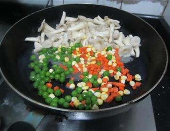 菌菇豌豆海虾汤怎么做，菌菇豌豆海虾汤怎么做好吃，菌菇豌豆海虾汤做法