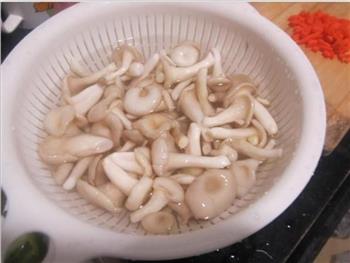 菌菇豌豆海虾汤怎么做，菌菇豌豆海虾汤怎么做好吃，菌菇豌豆海虾汤做法