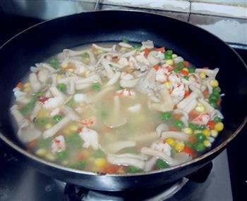 菌菇豌豆海虾汤怎么做，菌菇豌豆海虾汤怎么做好吃，菌菇豌豆海虾汤做法