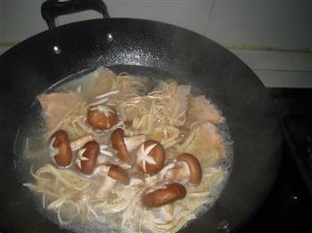 三文鱼骨豆皮汤怎么做，三文鱼骨豆皮汤怎么做好吃，三文鱼骨豆皮汤做法