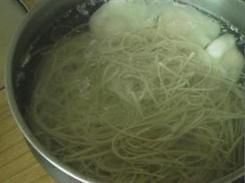 腊肉丝面条怎么做，腊肉丝面条怎么做好吃，腊肉丝面条做法