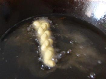 抹茶小麻花怎么做，抹茶小麻花怎么做好吃，抹茶小麻花做法
