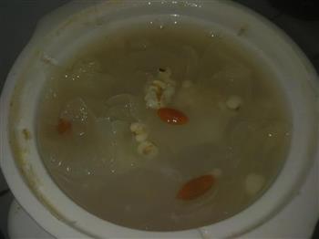 银耳莲子薏仁汤怎么做，银耳莲子薏仁汤怎么做好吃，银耳莲子薏仁汤做法
