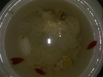 银耳莲子薏仁汤怎么做，银耳莲子薏仁汤怎么做好吃，银耳莲子薏仁汤做法