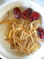 黄花菜炖鸽心怎么做，黄花菜炖鸽心怎么做好吃，黄花菜炖鸽心做法