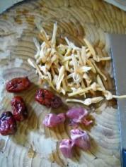 黄花菜炖鸽心怎么做，黄花菜炖鸽心怎么做好吃，黄花菜炖鸽心做法