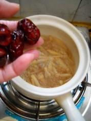 黄花菜炖鸽心怎么做，黄花菜炖鸽心怎么做好吃，黄花菜炖鸽心做法