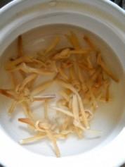 黄花菜炖鸽心怎么做，黄花菜炖鸽心怎么做好吃，黄花菜炖鸽心做法