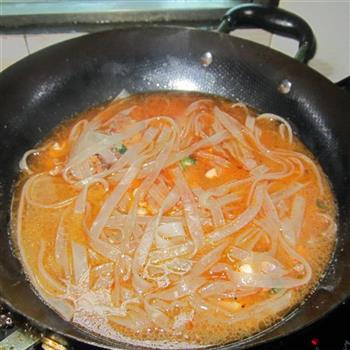 汤锅粉丝鱼怎么做，汤锅粉丝鱼怎么做好吃，汤锅粉丝鱼做法