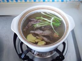 岩耳鹌鹑汤怎么做，岩耳鹌鹑汤怎么做好吃，岩耳鹌鹑汤做法
