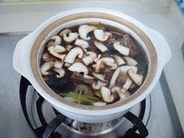 岩耳鹌鹑汤怎么做，岩耳鹌鹑汤怎么做好吃，岩耳鹌鹑汤做法