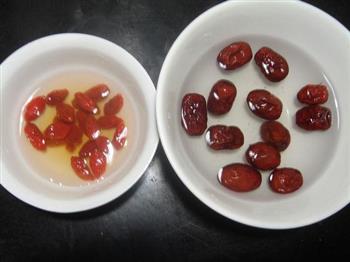 银耳红枣莲子汤怎么做，银耳红枣莲子汤怎么做好吃，银耳红枣莲子汤做法
