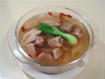清汤鲜藕排骨怎么做，清汤鲜藕排骨怎么做好吃，清汤鲜藕排骨做法