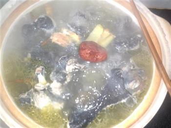 虫草乌鸡汤怎么做，虫草乌鸡汤怎么做好吃，虫草乌鸡汤做法
