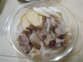 清汤鲜藕排骨怎么做，清汤鲜藕排骨怎么做好吃，清汤鲜藕排骨做法