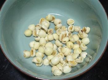 银耳红枣莲子汤怎么做，银耳红枣莲子汤怎么做好吃，银耳红枣莲子汤做法