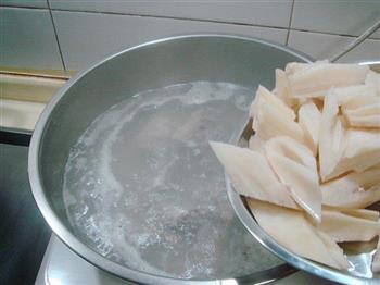 清汤鲜藕排骨怎么做，清汤鲜藕排骨怎么做好吃，清汤鲜藕排骨做法