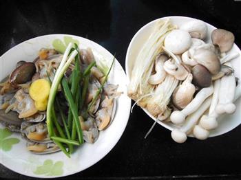 菌菇花蛤汤怎么做，菌菇花蛤汤怎么做好吃，菌菇花蛤汤做法