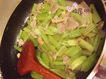 营养香芹小炒怎么做，营养香芹小炒怎么做好吃，营养香芹小炒做法