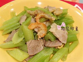 营养香芹小炒怎么做，营养香芹小炒怎么做好吃，营养香芹小炒做法