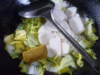 咖喱娃娃菜年糕汤怎么做，咖喱娃娃菜年糕汤怎么做好吃，咖喱娃娃菜年糕汤做法