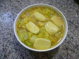 咖喱娃娃菜年糕汤怎么做，咖喱娃娃菜年糕汤怎么做好吃，咖喱娃娃菜年糕汤做法