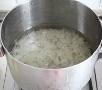 桂花红枣银耳雪梨汤怎么做，桂花红枣银耳雪梨汤怎么做好吃，桂花红枣银耳雪梨汤做法