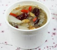 桂花红枣银耳雪梨汤怎么做，桂花红枣银耳雪梨汤怎么做好吃，桂花红枣银耳雪梨汤做法
