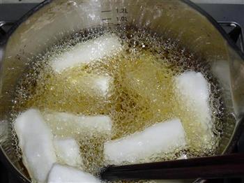 鱿鱼炒年糕怎么做，鱿鱼炒年糕怎么做好吃，鱿鱼炒年糕做法