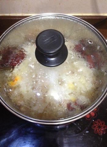 红枣桂圆银耳羹怎么做，红枣桂圆银耳羹怎么做好吃，红枣桂圆银耳羹做法