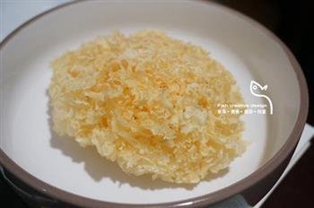 银耳双雪莲梨汤怎么做，银耳双雪莲梨汤怎么做好吃，银耳双雪莲梨汤做法