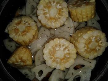 莲藕玉米鸡汤怎么做，莲藕玉米鸡汤怎么做好吃，莲藕玉米鸡汤做法