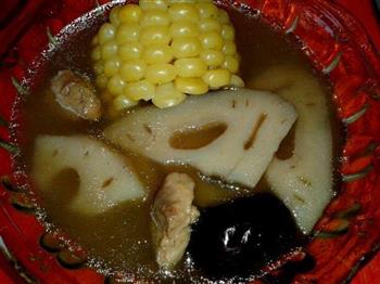 莲藕玉米鸡汤怎么做，莲藕玉米鸡汤怎么做好吃，莲藕玉米鸡汤做法