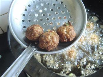 炸猪肉丸子怎么做，炸猪肉丸子怎么做好吃，炸猪肉丸子做法