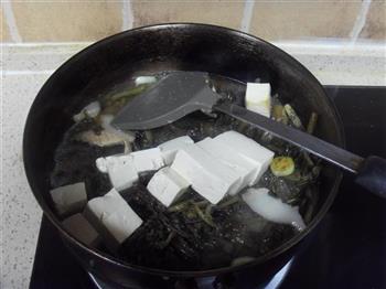 雪里蕻炖豆腐怎么做，雪里蕻炖豆腐怎么做好吃，雪里蕻炖豆腐做法