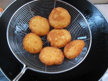 土豆泥饼怎么做，土豆泥饼怎么做好吃，土豆泥饼做法
