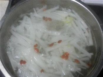 萝卜司鲫鱼汤怎么做，萝卜司鲫鱼汤怎么做好吃，萝卜司鲫鱼汤做法
