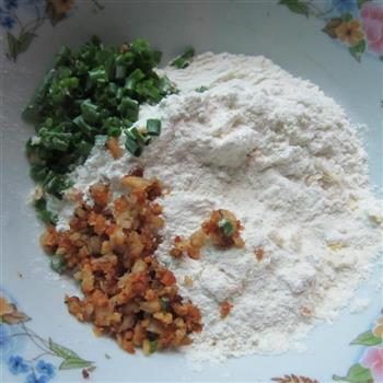 油渣葱香饼怎么做，油渣葱香饼怎么做好吃，油渣葱香饼做法